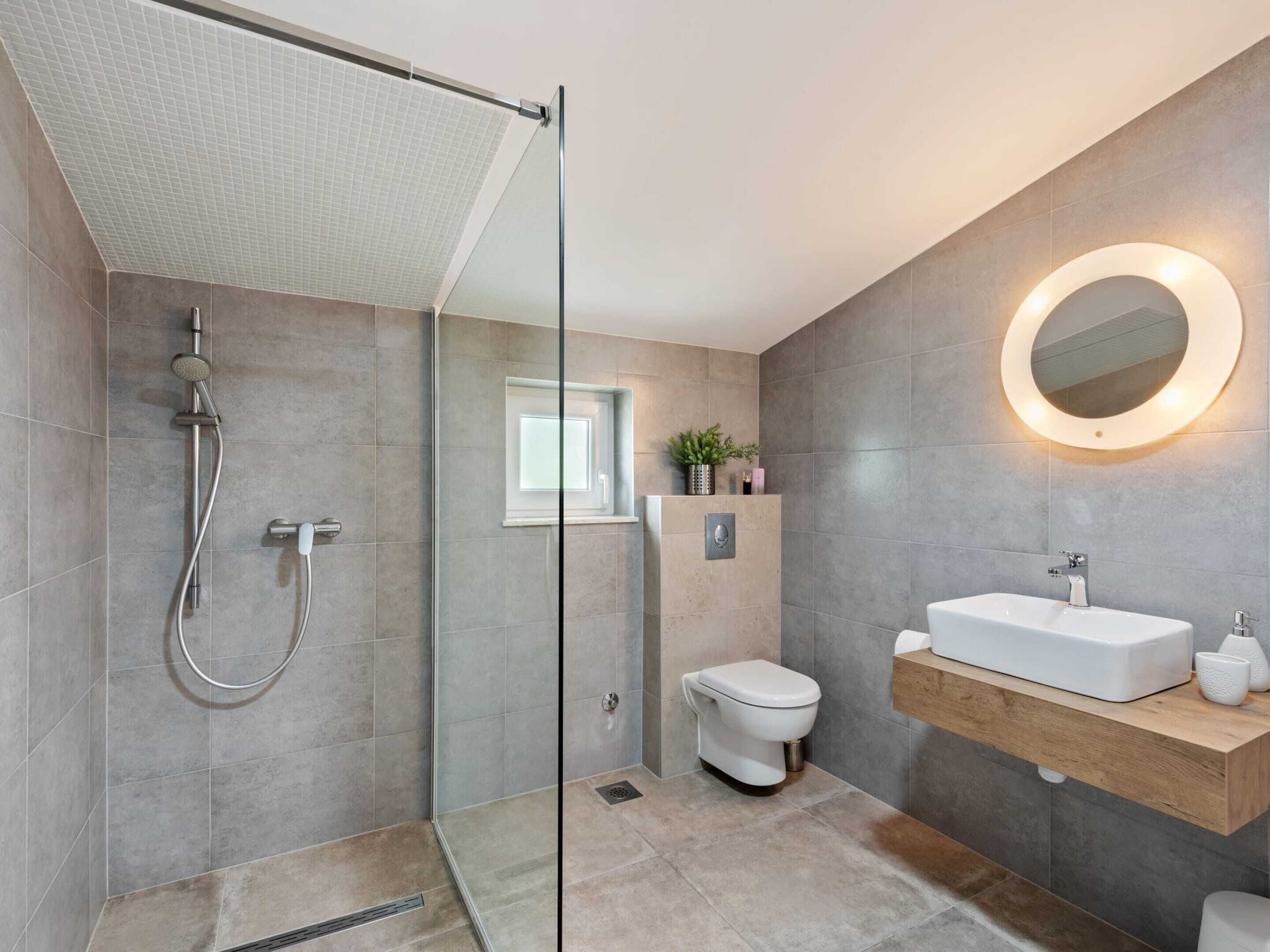 Villa | Bathroom | Bathtub, hair dryer, towels, shampoo