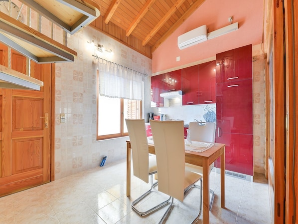 House | Private kitchen | Fridge, oven, electric kettle, toaster