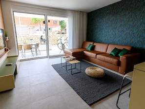 Apartment | Living room | TV