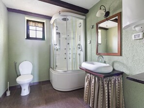 Villa | Badezimmer | Dusche, Handtücher