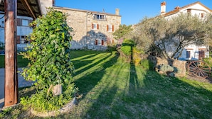 Exterior - Pleasant Holiday Home in Buzet With Private Terrace (Buzet)