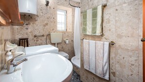 House | Bathroom - Pleasant Holiday Home in Buzet With Private Terrace (Buzet)