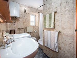House | Bathroom | Shower, towels - Pleasant Holiday Home in Buzet With Private Terrace (Buzet)