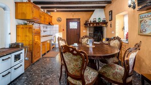 Dining - Pleasant Holiday Home in Buzet With Private Terrace (Buzet)