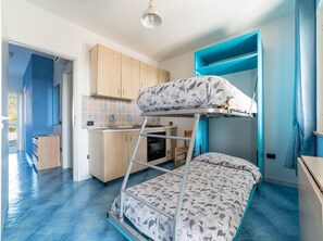 1 bedroom, bed sheets