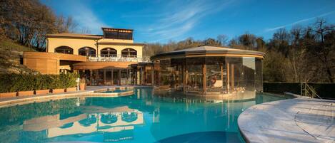 Apartment | Pool | Outdoor pool, a heated pool