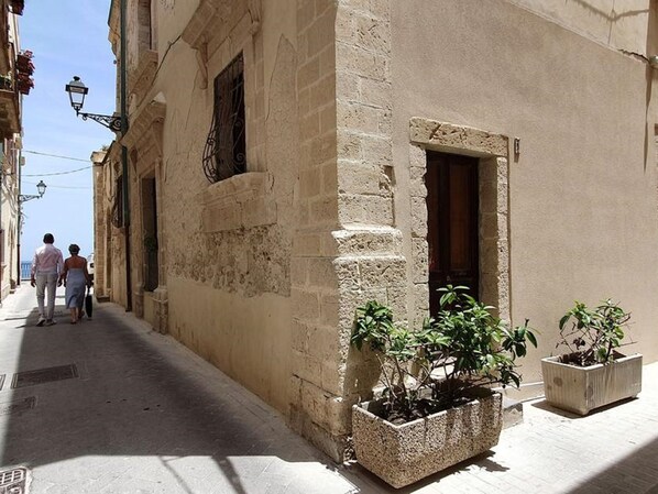 House | Exterior - Beautiful Holiday Home in Siracusa With Sea View (Syracuse)