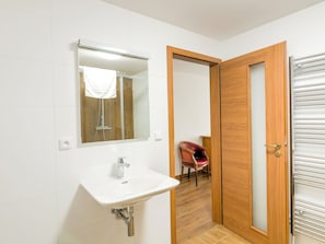 Shower - Alluring Apartment in Babice With Indoor Swimming Pool (Babice)