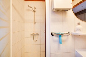 Chalet | Bathroom - Chalet in Veluwe Near De Grote Ark (Garderen)