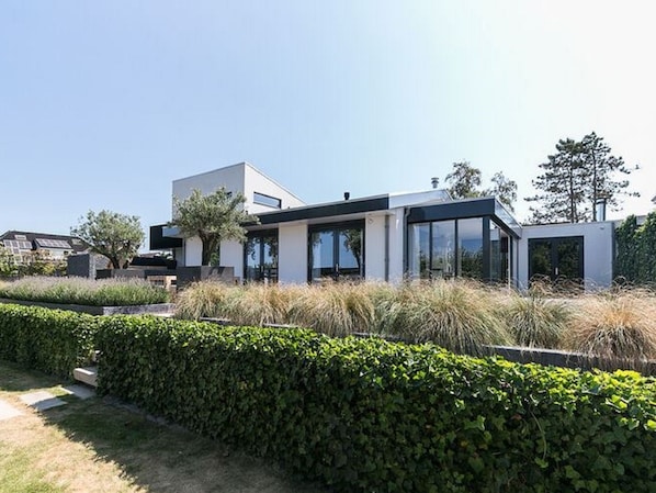 Exterior - Unique Villa in Akersloot with Sauna & Hot Tub (Akersloot)