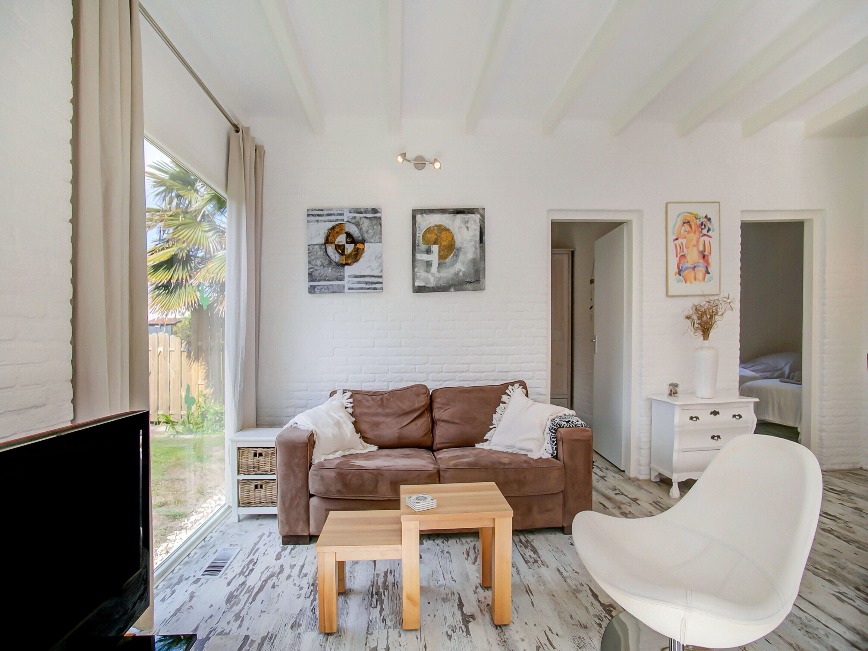 Bungalow | Living room | Fireplace
