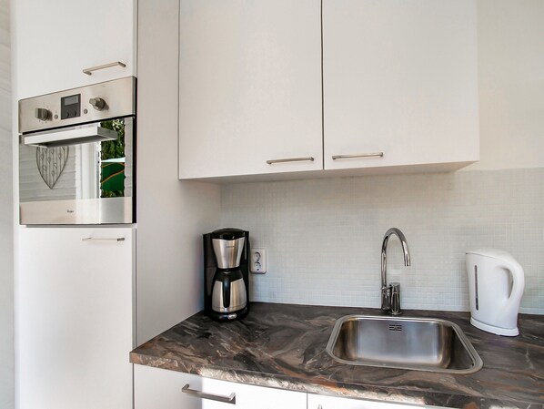 Bungalow | Eigene Küche | Kochgeschirr/Geschirr/Besteck