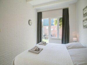 Bungalow | 2 chambres, ameublement personnalisé, fer et planche à repasser