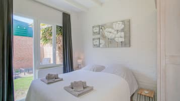 Bungalow | 2 bedrooms, individually furnished, iron/ironing board, bed sheets