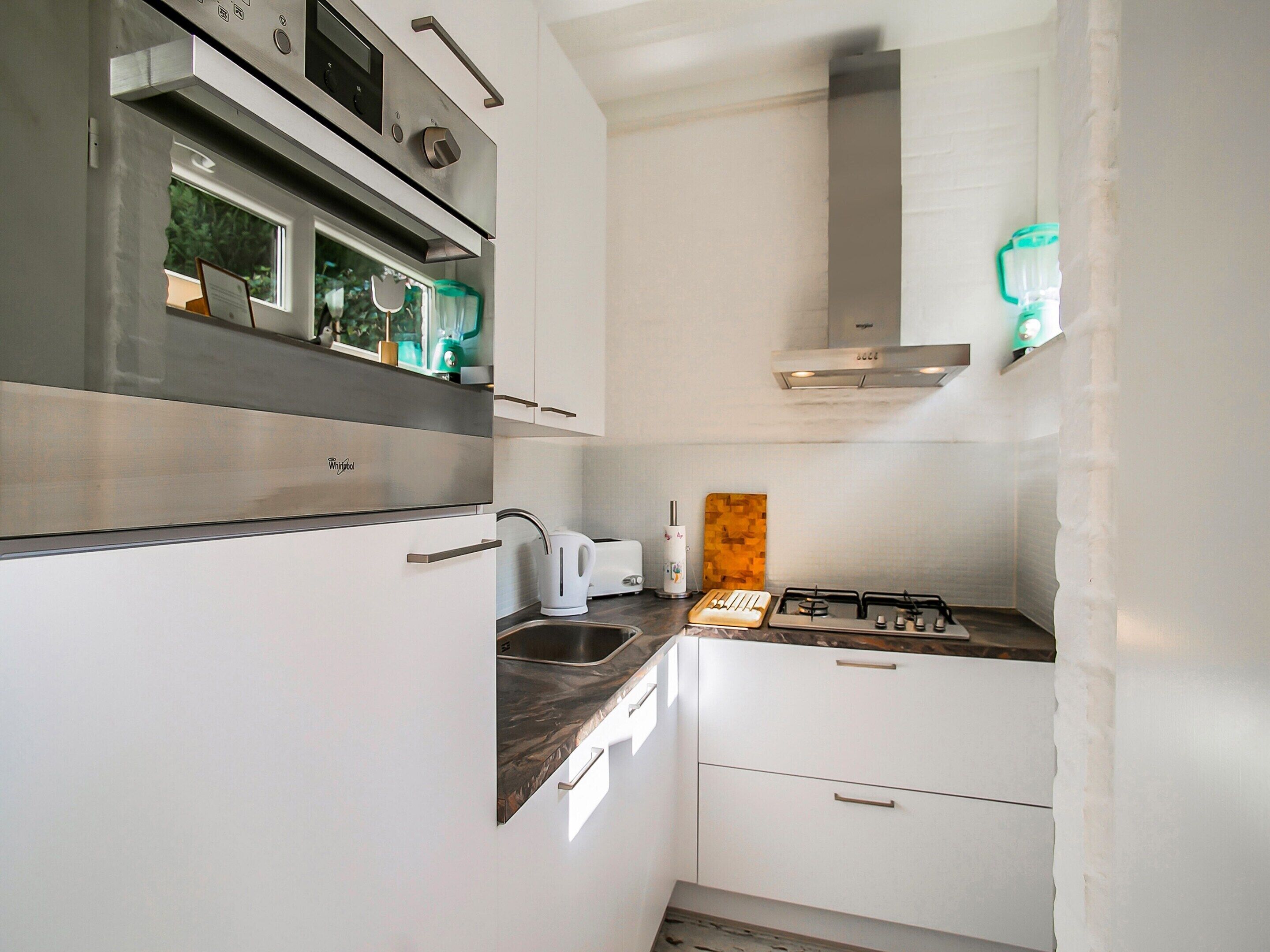 Bungalow | Private kitchen | Cookware/dishes/utensils