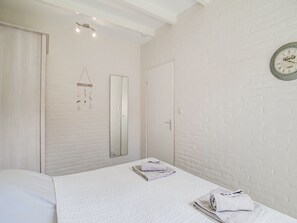 Bungalow | 2 bedrooms, individually furnished, iron/ironing board, bed sheets