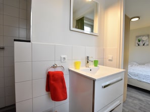 Ferienhaus | Badezimmer | Badewanne, Handtücher