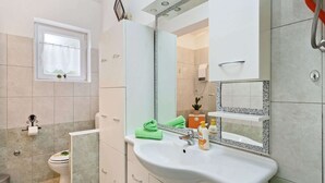 Apartment | Bathroom