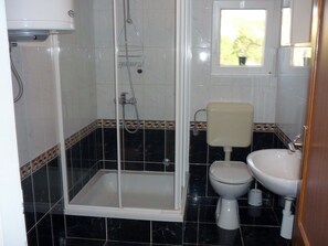 Apartment | Badezimmer | Dusche