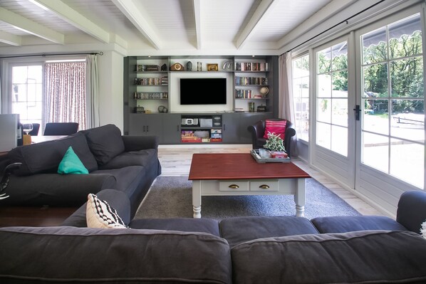 Living room - Villa in Wateren With Covered Terrace (Wateren)