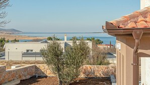 Unclassified image, 2 of 40, button - Bright Holiday Home in Jasenice near Beach (Jasenice)