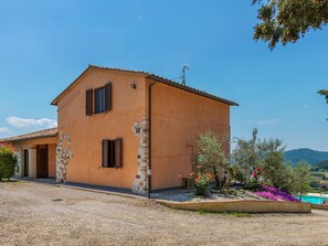 Exterior - Charismatic Holiday Home in Montone With Private Pool (Montone)