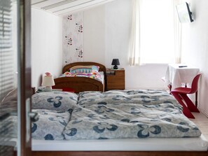 Apartment | 1 bedroom, bed sheets