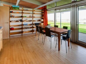 Dining - Pleasant Holiday Home in Gaastmeer With Sauna (Gaastmeer)