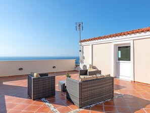 Balcony - Lovely Family Holiday Home in Saronida Attikis near Beach (Saronikos)