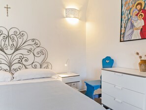 Bed sheets - Beguiling Holiday Home in Santa Maria di Castellabate With Garden (Castellabate)