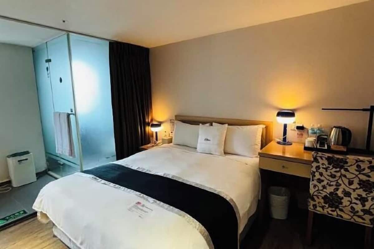 Premium bedding, desk, free WiFi, bed sheets