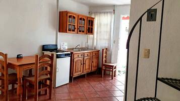 Estudio Deluxe | Cocina privada | Cafetera y tetera