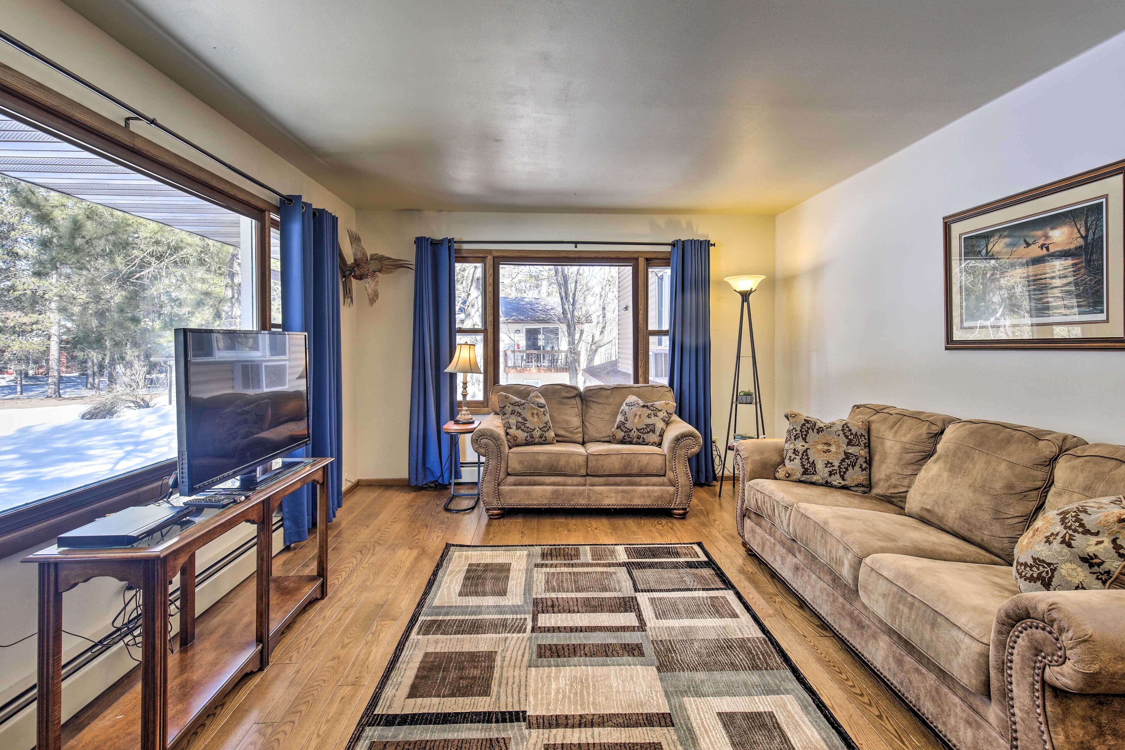 Simple Cranberry & Wine Farm Home w/ Fire Pit!