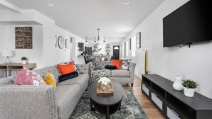 TV - Sanitized New Pristine Indy Home w/ Pool Table! (Indianapolis)