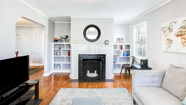 Living room - Ormewood Cottage @ East ATL Village By Parks, Shops, & Zoo! (Atlanta)