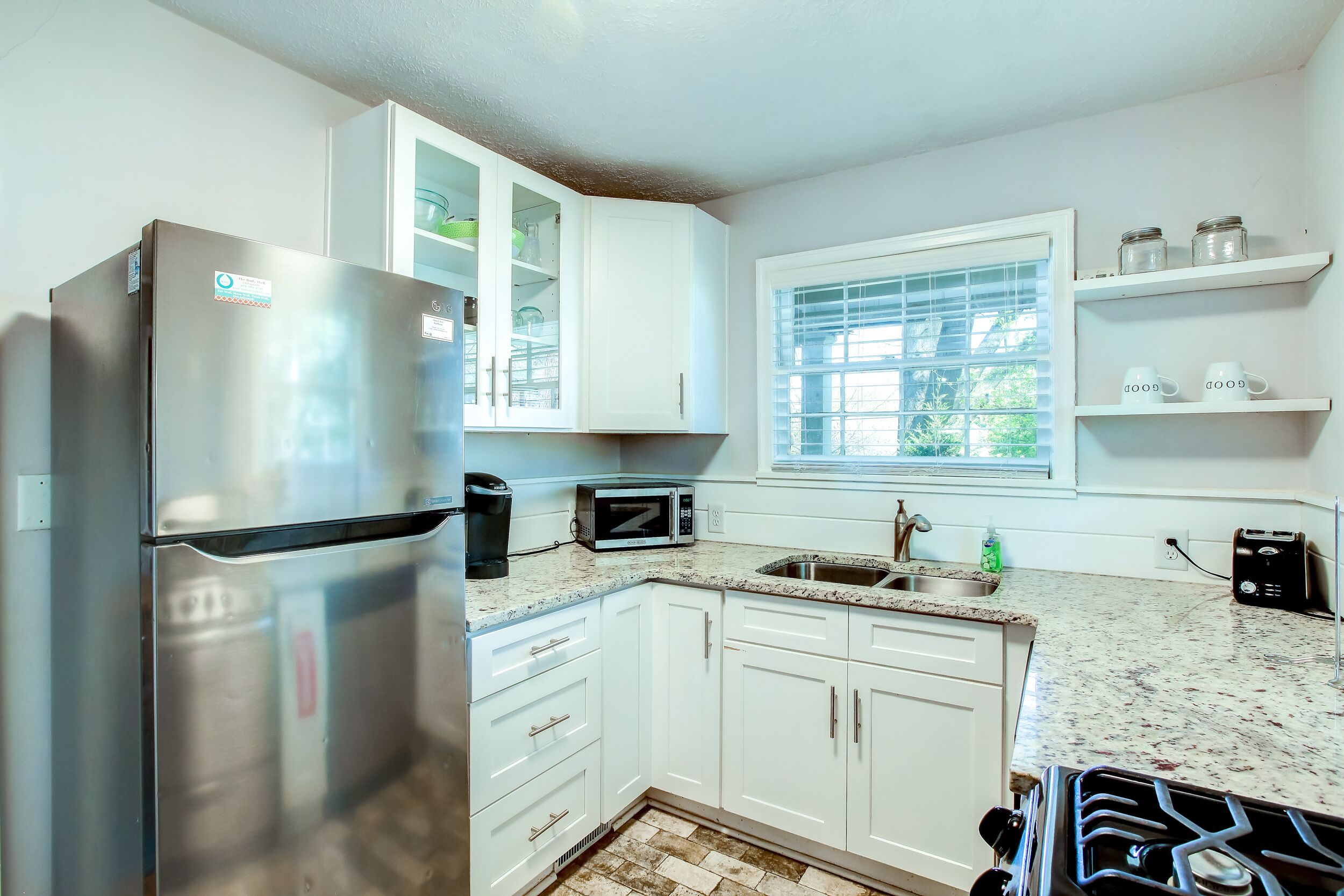 Oven, stovetop, dishwasher, coffee/tea maker