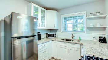 Oven, stovetop, dishwasher, coffee/tea maker