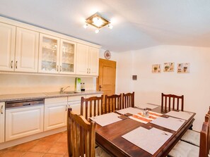 Dining - Elegant Apartment in Salvenberg With Skiwelft Hopfgarten (Hopfgarten im Brixental)