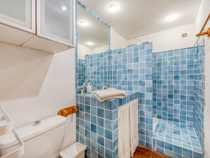 Villa | Bathroom - Lavish Villa in Gassin With Swimming Pool (Gassin)