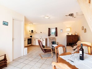Dining - Secluded Holiday Home in La Chapelle Neuve With Pool (La Chapelle-Neuve)