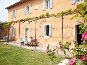 Exterior - Quaint Holiday Home in Rustrel With Swimming Pool (Rustrel)