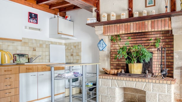 Private kitchen - Rustic Holiday Home in Méautis With Garden (Meuatis)