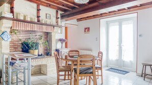 Dining - Rustic Holiday Home in Méautis With Garden (Meuatis)