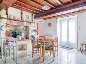 Dining - Rustic Holiday Home in Méautis With Garden (Meuatis)