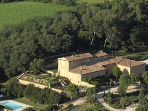 Exterior - Secluded Holiday Home in Rustrel With Swimming Pool (Rustrel)