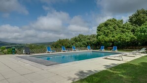 Outdoor pool - Secluded Holiday Home in Rustrel With Swimming Pool (Rustrel)