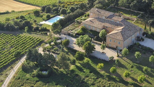 House | Property grounds - Secluded Holiday Home in Rustrel With Swimming Pool (Rustrel)