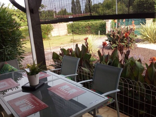 Balcony - Lavish Holiday Home in Granges-sur-lot With Garden (Granges-sur-Lot)