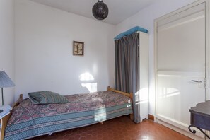 Villa | 5 bedrooms, bed sheets - Villa in Frejus With Private Pool & Beach Nearby (Fréjus)