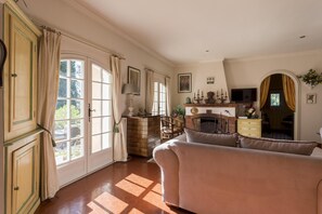 Villa | Living room - Villa in Frejus With Private Pool & Beach Nearby (Fréjus)